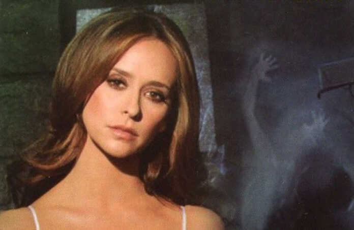2010-Ghost-Whisperer-Seasons-3-and-4-Feature